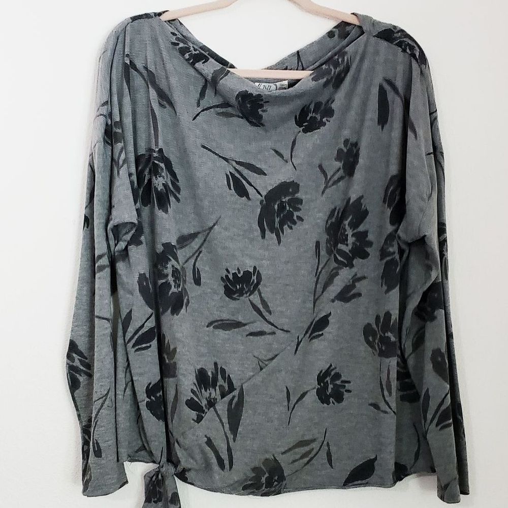 24/7 by Maurices Gray Floral Blouse Side Tie XXL